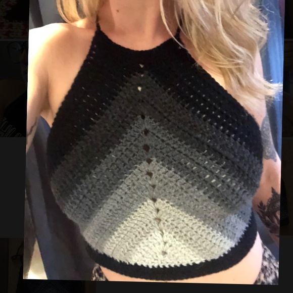 🖤 Handmade Crochet Halter Crop Top. - Picture 3 of 5